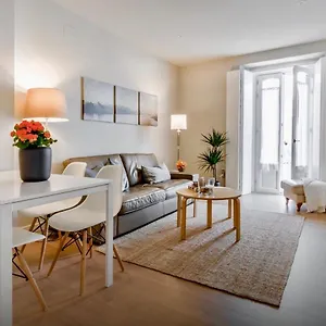 https://lujo-junto-a-la-catedral.hotelsincadiz.net
